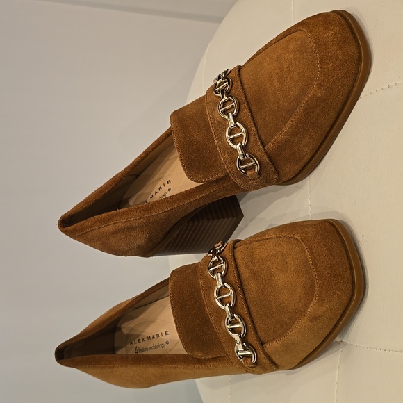 ALEX MARIE 4 FEATURE Technology Brown Suede Leather Heel loafer Chain New 9 1/2 - Picture 2 of 10